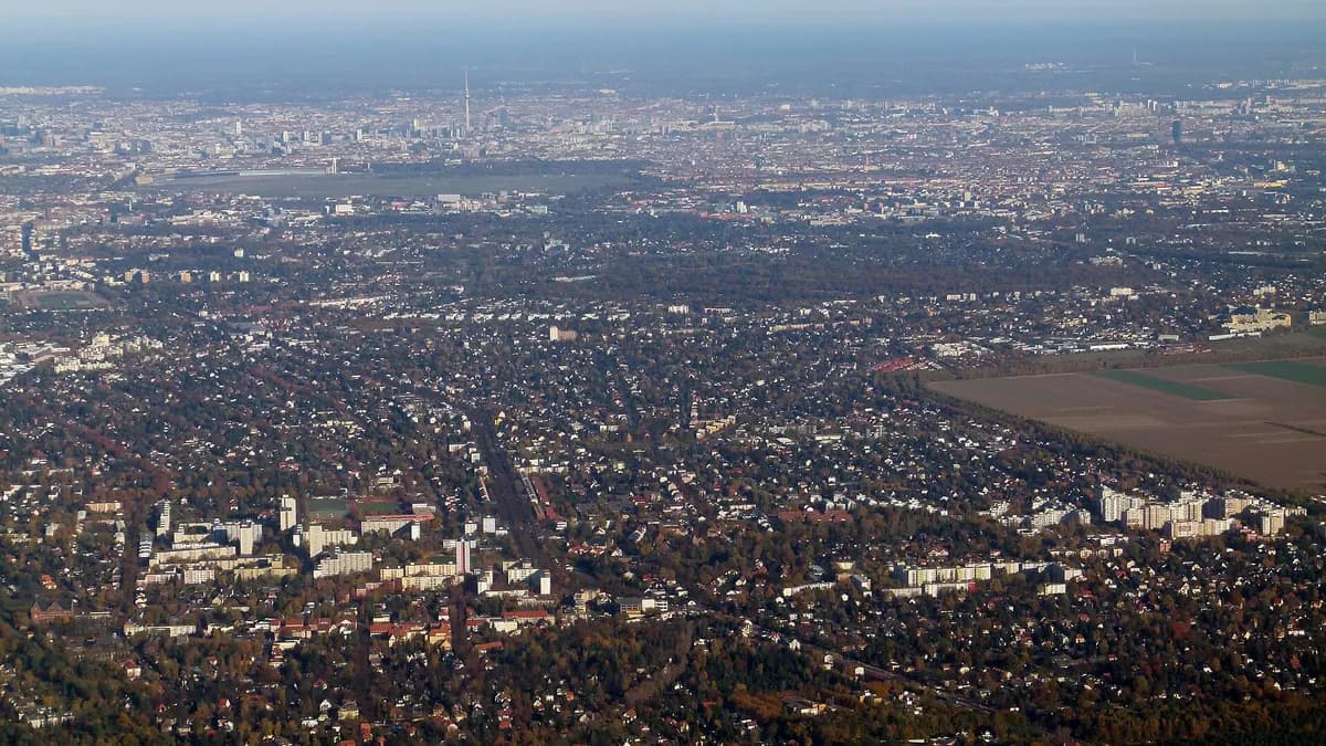 Blick über den Berliner Süden mit Tempelhof